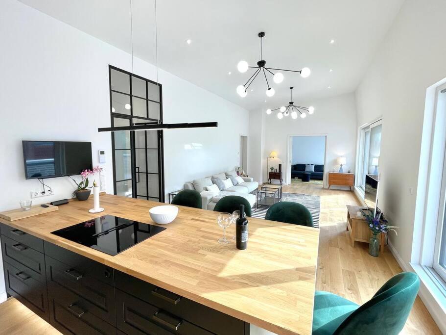 Barrierefr. Penthouse am Hafen mit Sonnen-Terrasse