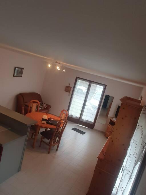 Bel appartement spacieux propre proche de tout.