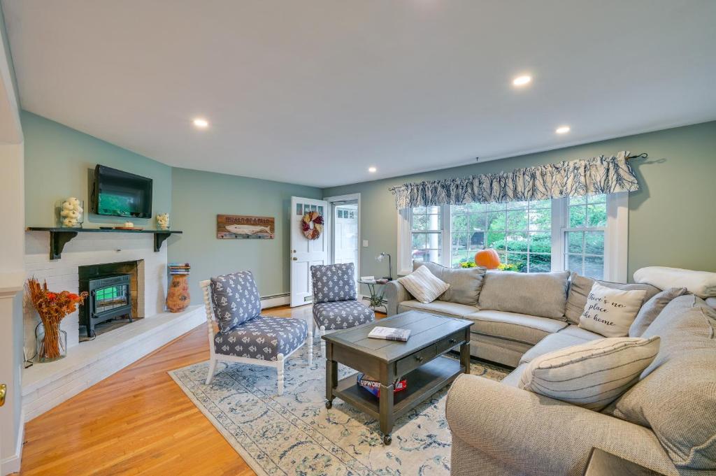 Marblehead Vacation Rental 1 Mi to Devereux Beach photo 2