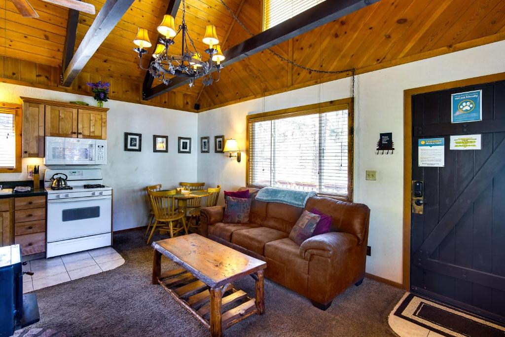 Secluded Big Bear Cabin with Private Hot Tub and Deck photo 2