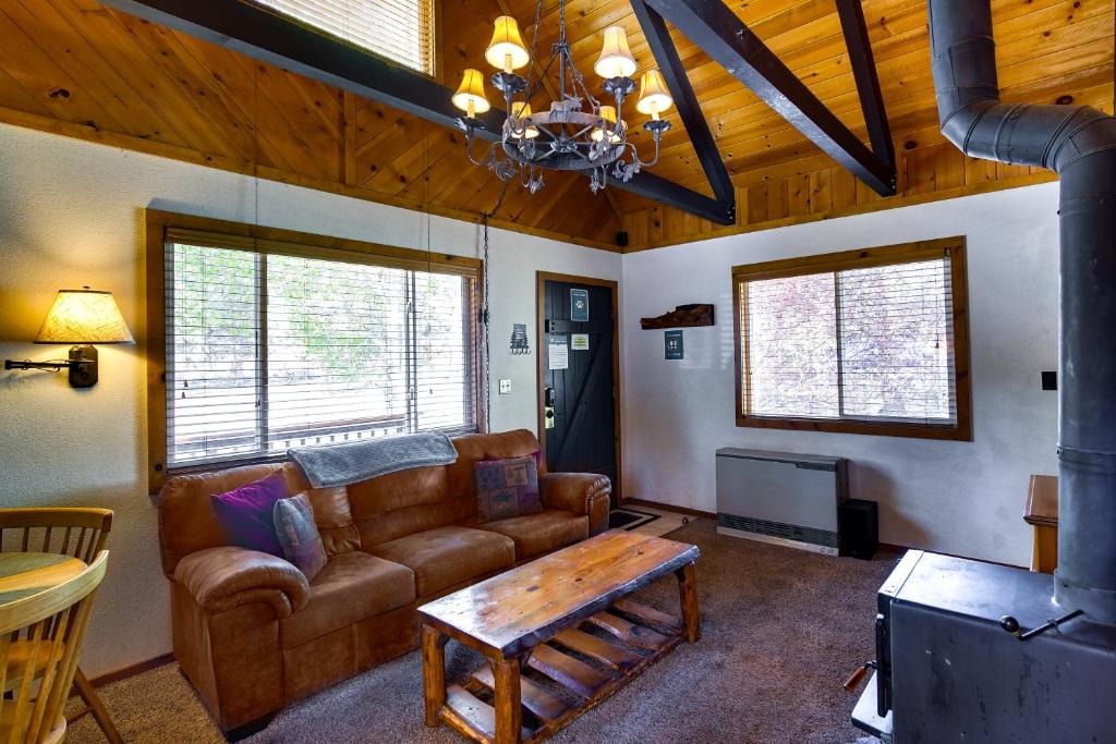 Secluded Big Bear Cabin with Private Hot Tub and Deck photo 3