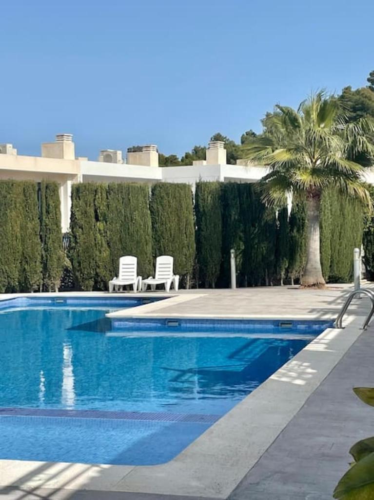 Magnificent view and pool photo 3