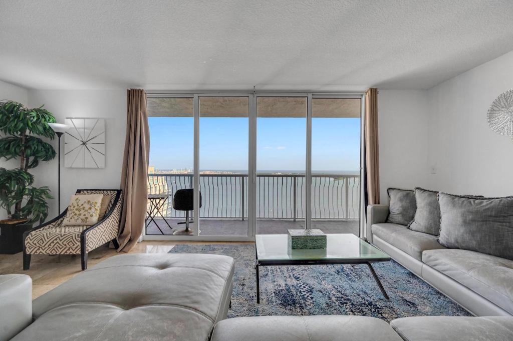 *LUXURIOUS HIGHRISE 2BRCONDO BRICKELL- WATERVIEWS* image