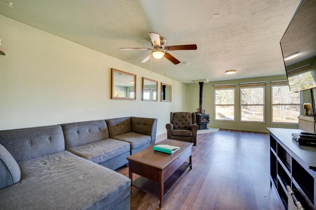 Peaceful Pet-Friendly Cabin 17 Mi to Golden! photo 3