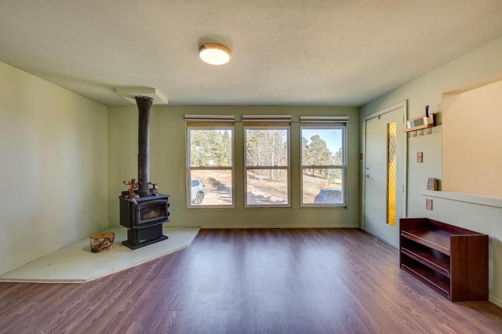 Peaceful Pet-Friendly Cabin 17 Mi to Golden! photo 4
