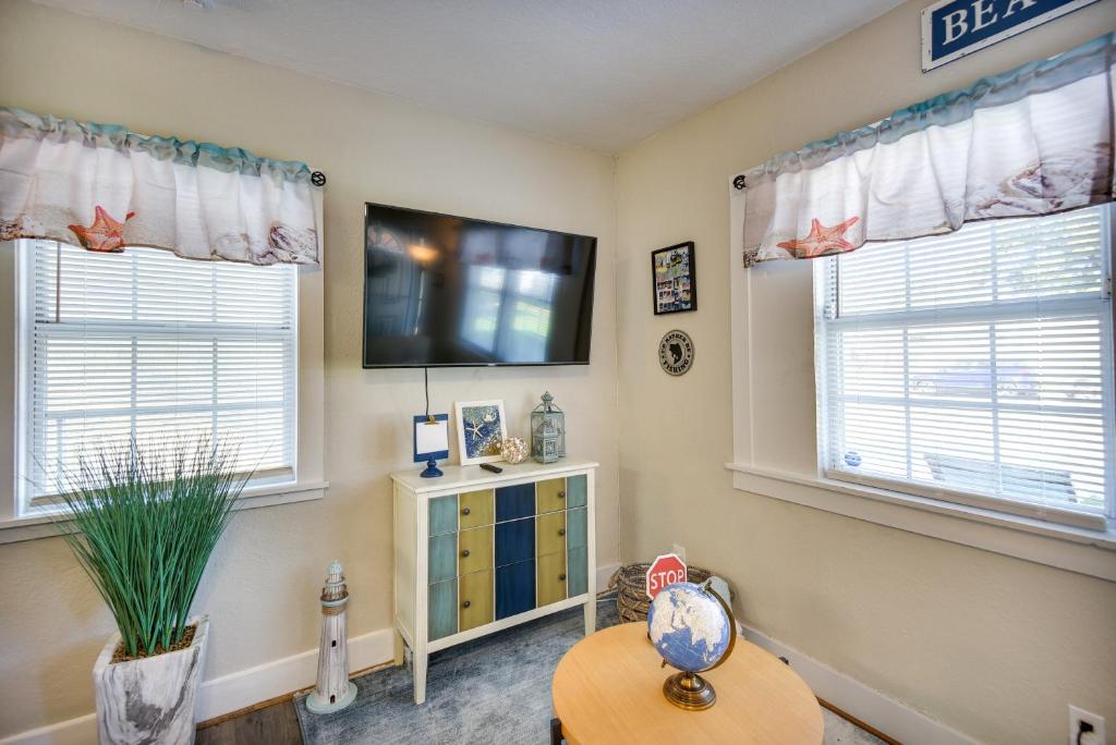 Bright Hampton Home with Grill Less Than 1 Mi to Beach! photo 4