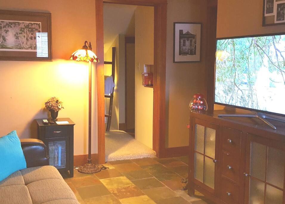 Cottage on the Mississippi Venue and dog friendly photo 1