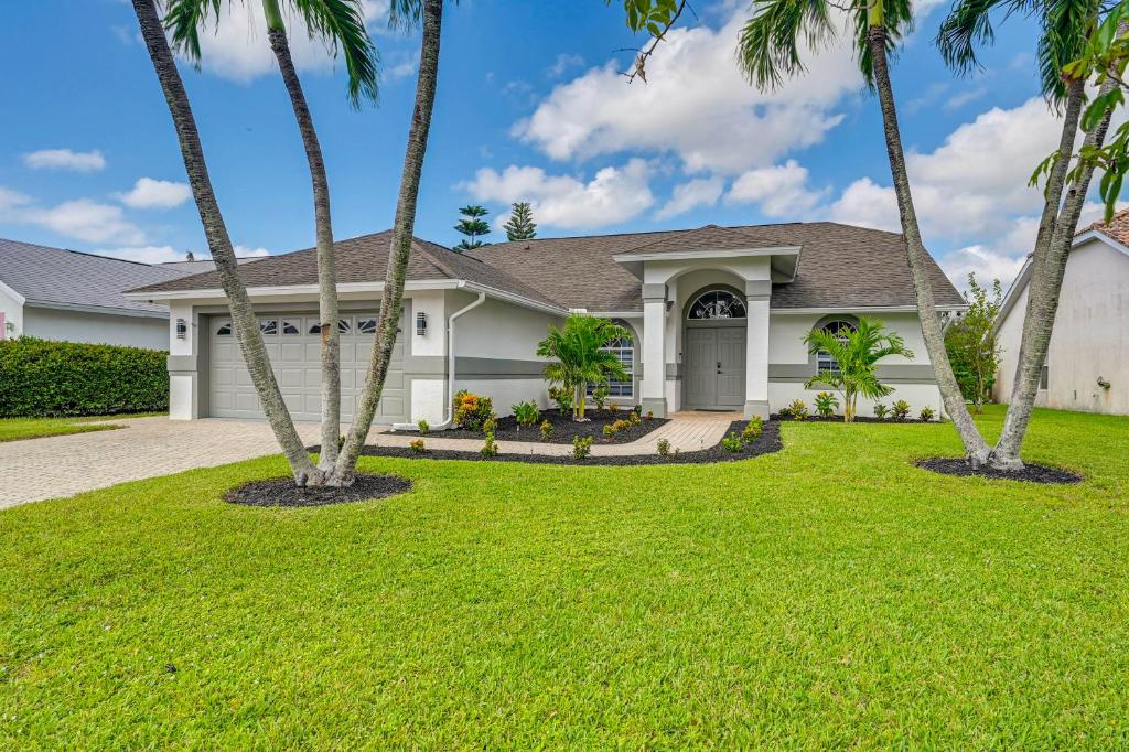 Stunning Naples Home with Pool, Patio, Water Views photo 1