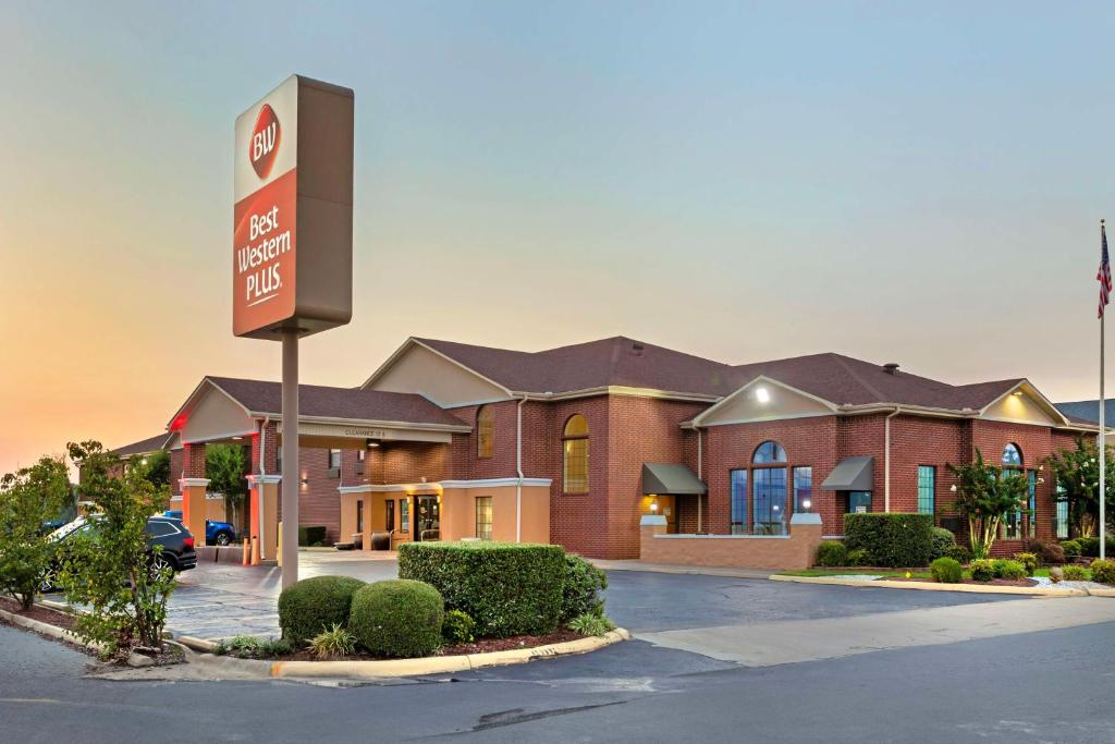 Best Western Plus Lonoke Hotel image