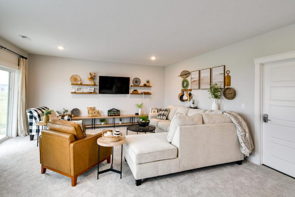 Family-Friendly Home 17 Mi to Des Moines!