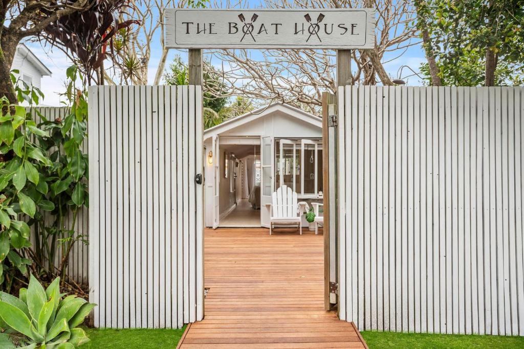 A Perfect Stay - The Boat House photo 2