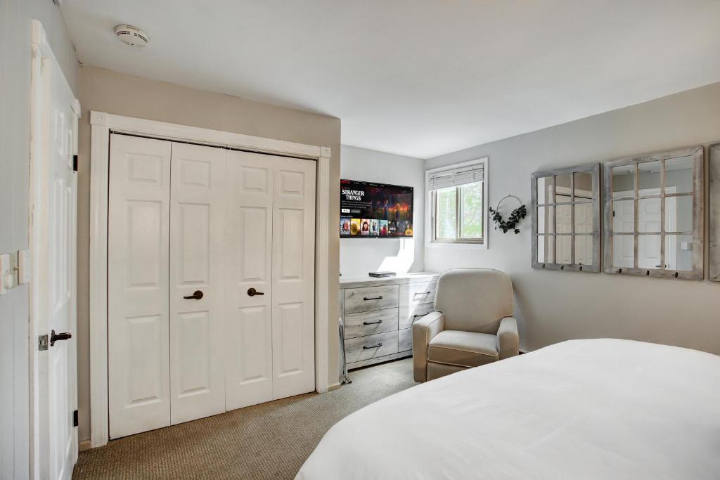Luxury 2 Bedroom Condo with Pool Hot Tub and Sauna photo 2