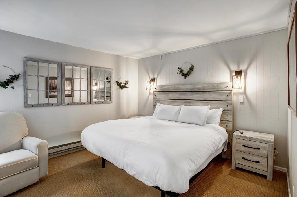 Luxury 2 Bedroom Condo with Pool Hot Tub and Sauna photo 1
