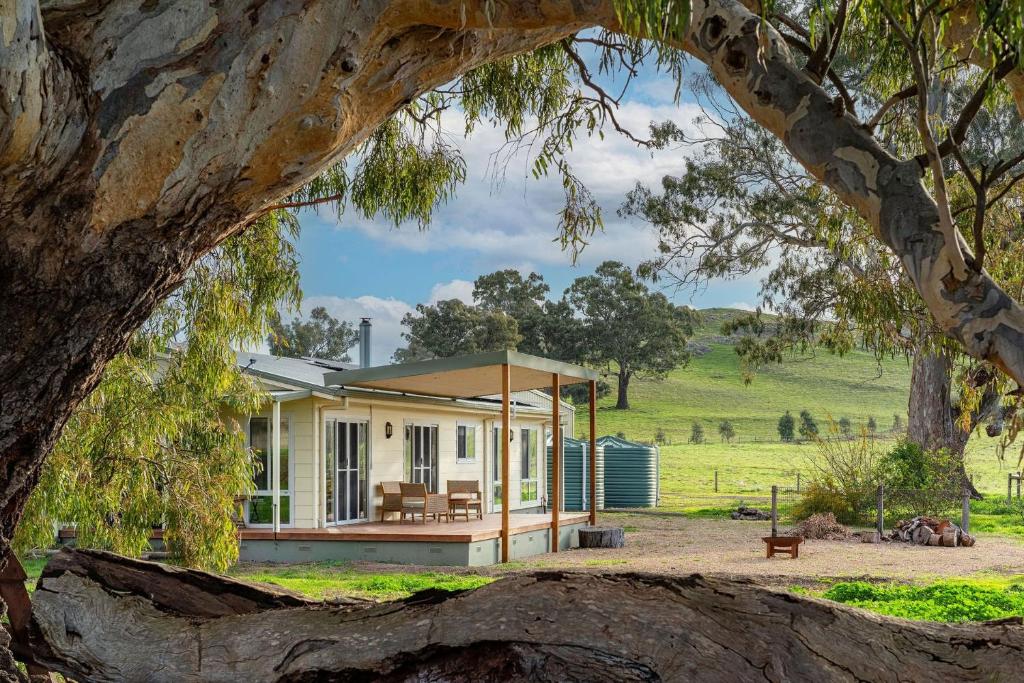 Koolbury Cottage. Farmstay Valley Retreat