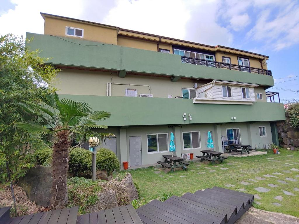 Jeju Oreum Pension