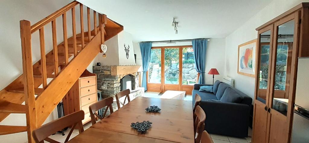Joli triplex 3 étoiles, avec jardin et cheminée photo 1