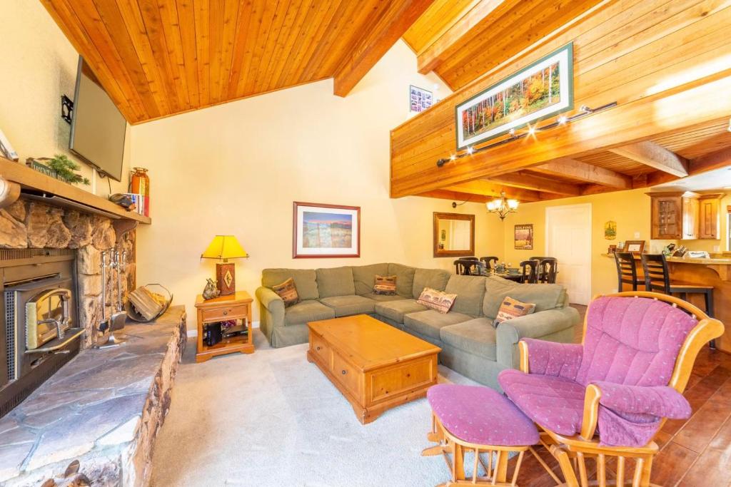 #380 - Mountain Townhome with Jacuzzi, Pool, Tennis Courts photo 1