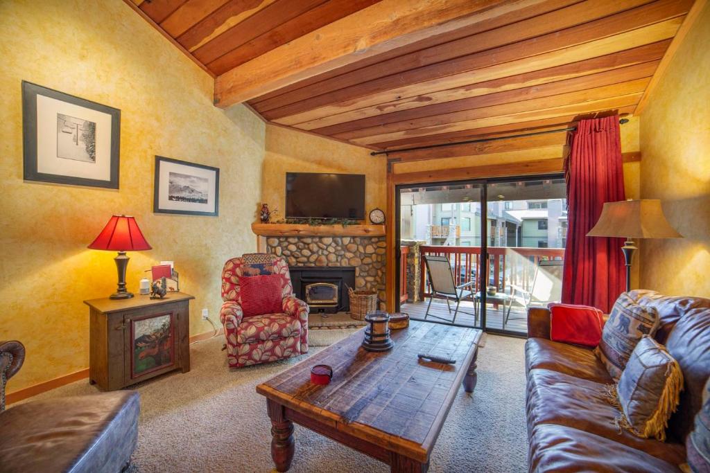 #450 - Pet Friendly, Walk to Eagle Lodge photo 1