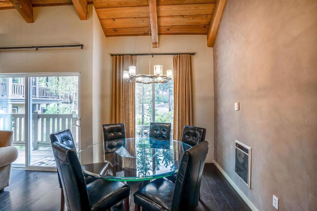 #478 - Pet-Friendly, Walk to Canyon Lifts, Garage Parking, Modern Condo photo 4