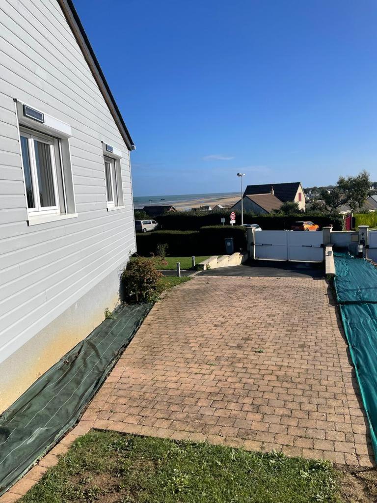 Plage du Débarquement. Maison bord de Mer photo 2