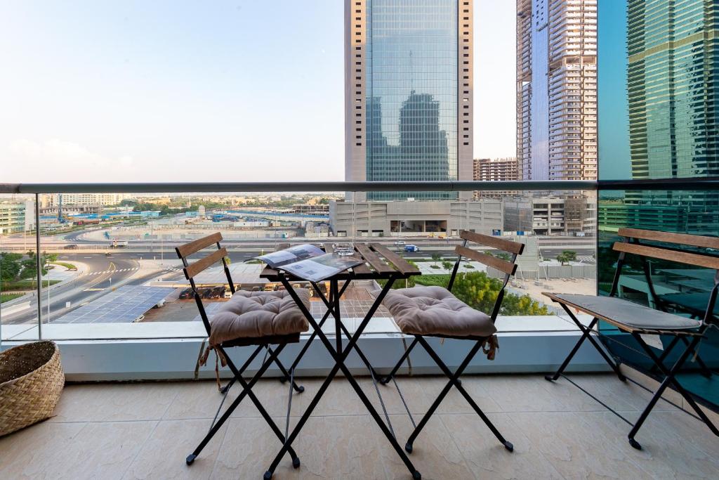 Beautiful & Spacious Studio Apartment - JLT photo 4