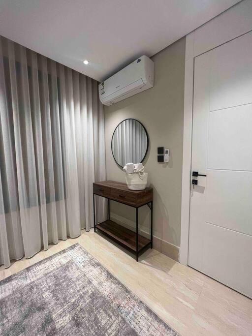 Modern 3 Bedroom Flat photo 2