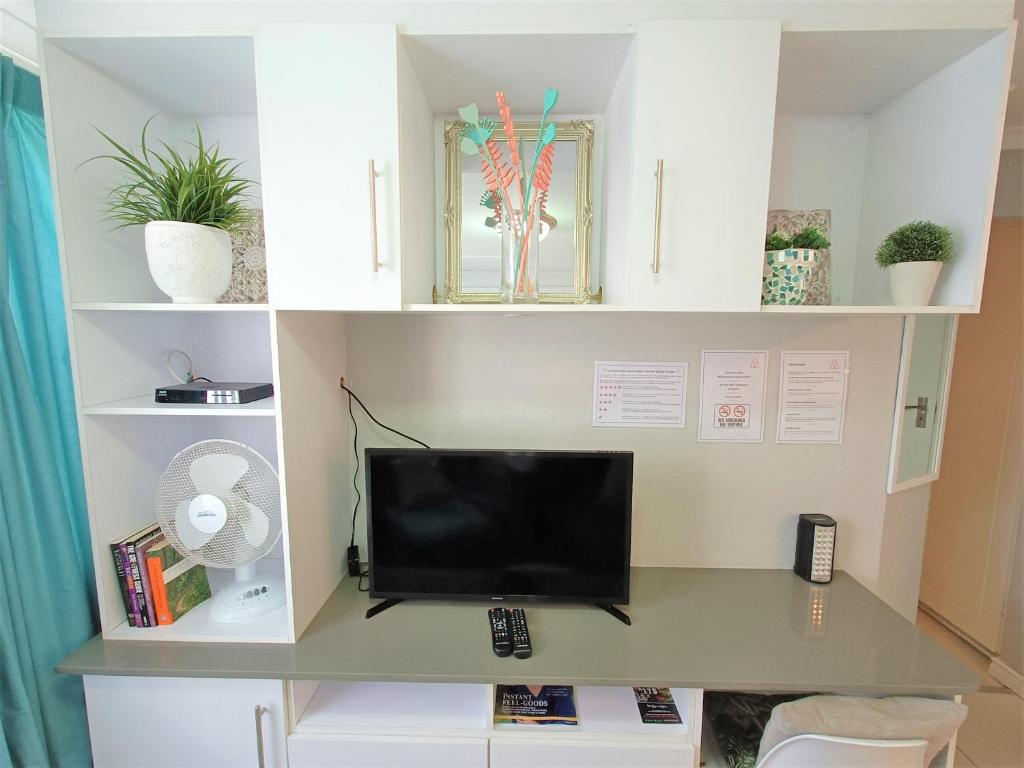 Private Loadshedding free Flatlet, Fibre WiFi, Netflix, Security Deposit applies photo 4
