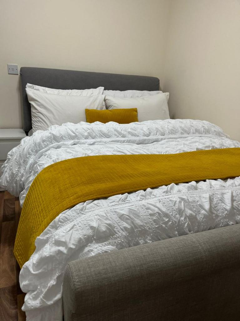 Cosy room away from home - Tap to explore photos
