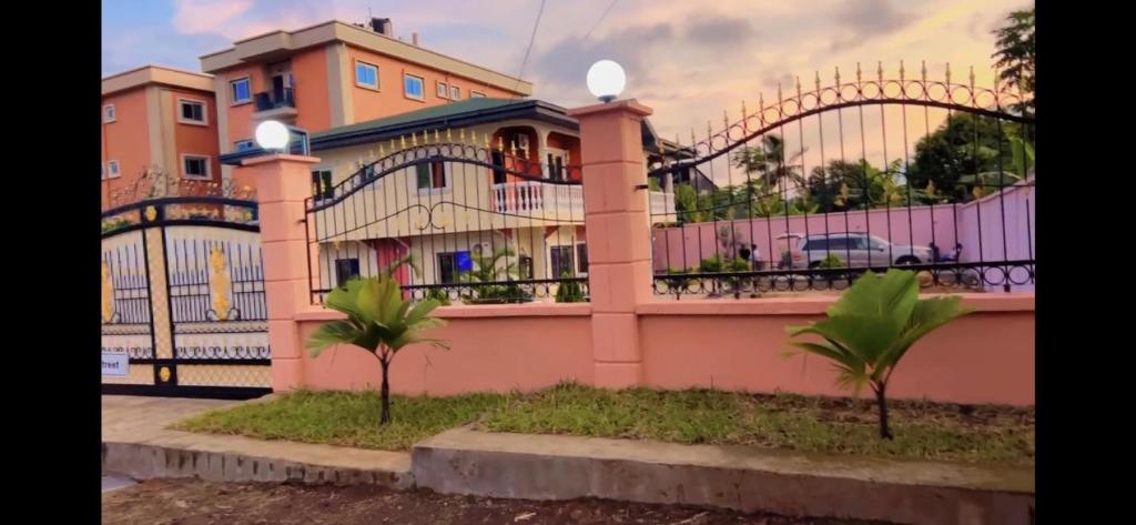 Stunning 3-Bedrooms GuestHouse in Limbe Cameroon photo 4