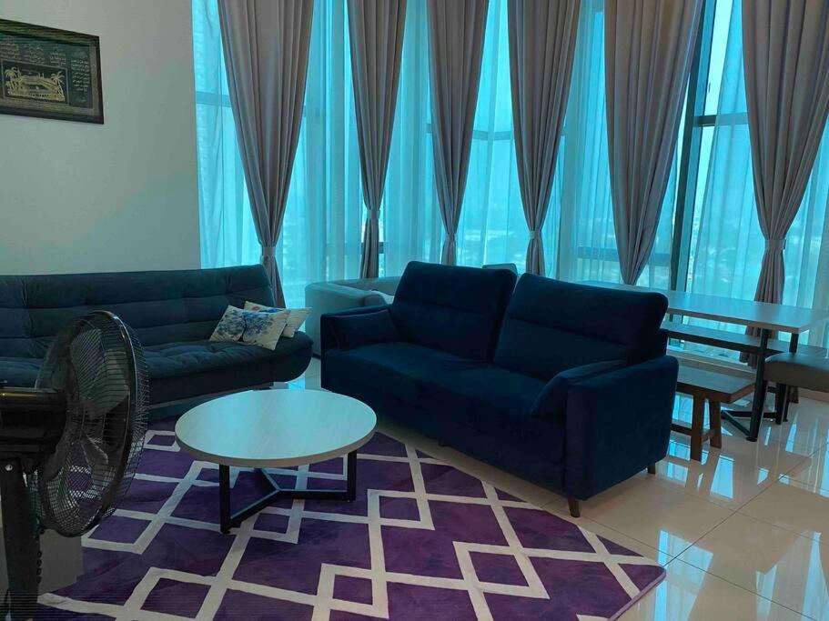 The Makcik's Homestay (EVO Duplex House)