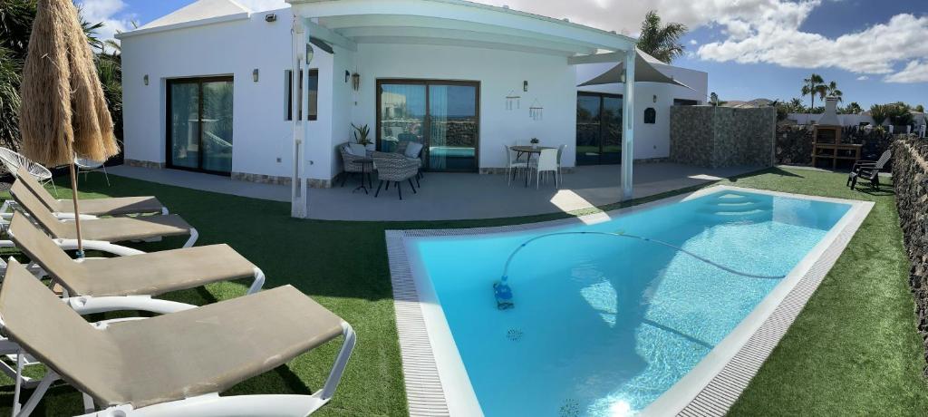 2 bedrooms villa with sea view private pool and enclosed garden at El Roque El Cotillo 1 km away from the beach
