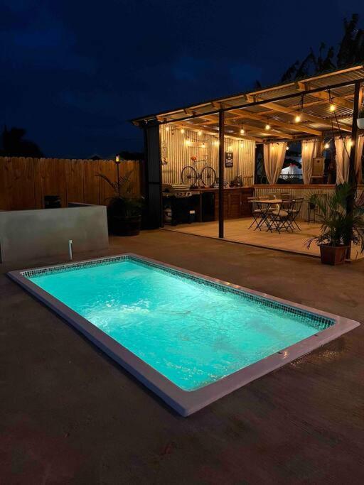 El Camper RV with pool. photo 4