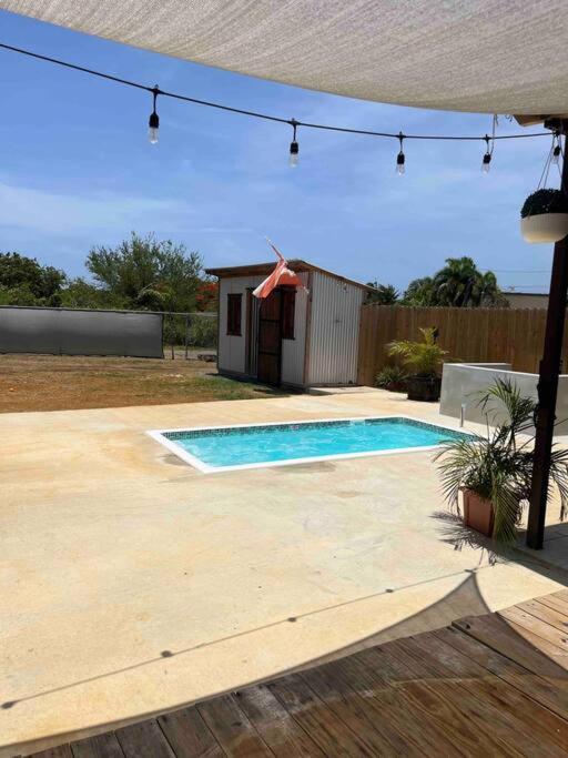 El Camper RV with pool. photo 2
