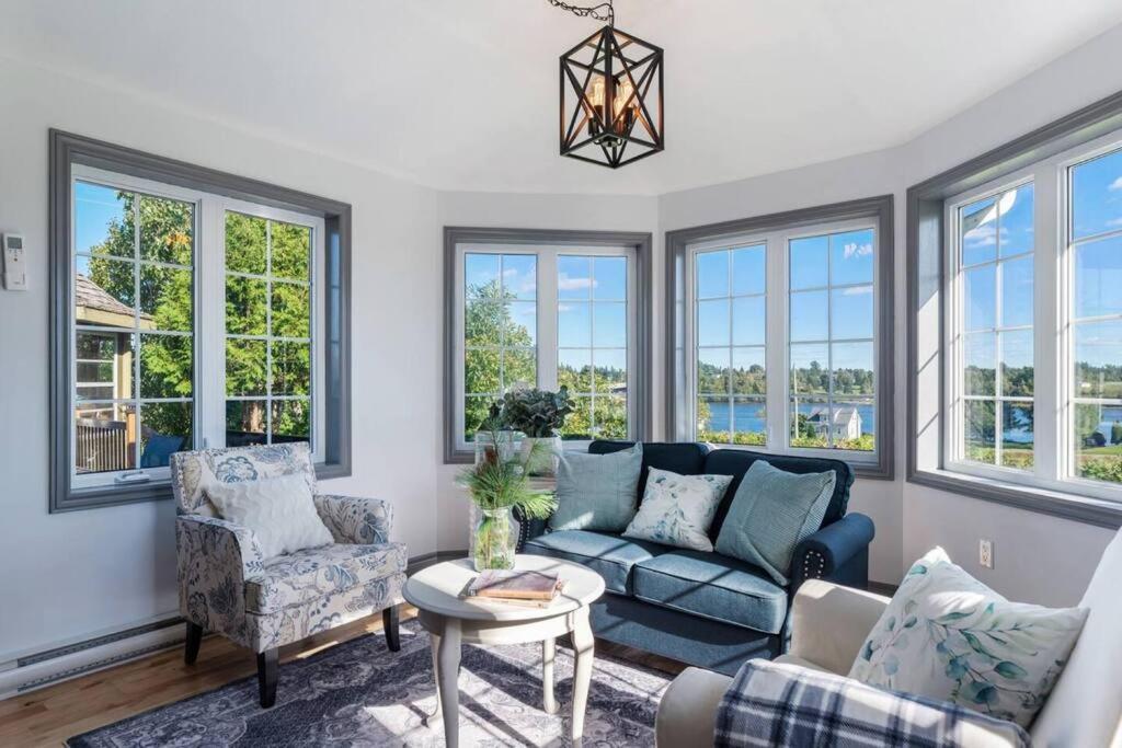 Vue de Riviere, Cozy Farmhouse, King bed, Spa Bathroom, Private photo 4