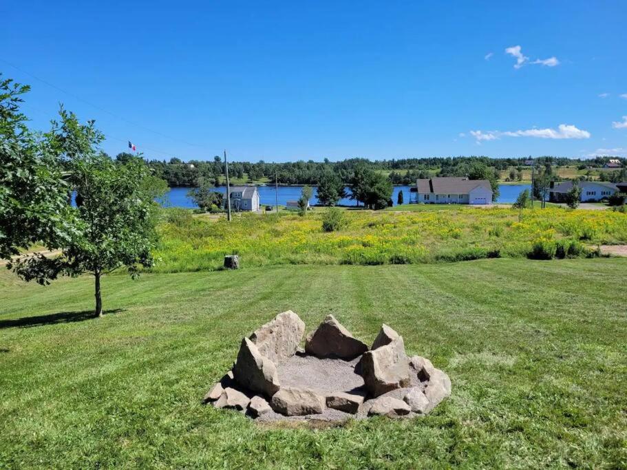 Vue de Riviere, Cozy Farmhouse, King bed, Spa Bathroom, Private photo 1