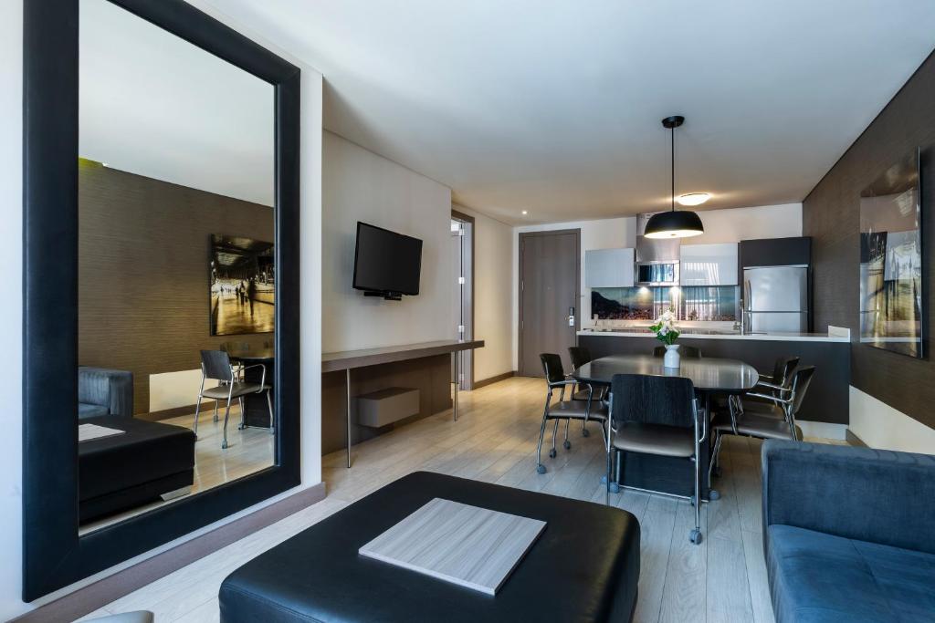 Hotel 100 Luxury Suites by Preferred photo 3