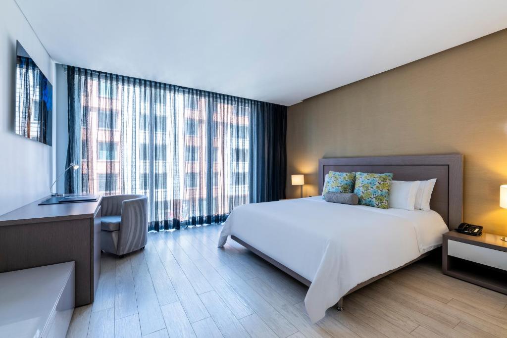 Hotel 100 Luxury Suites by Preferred photo 2