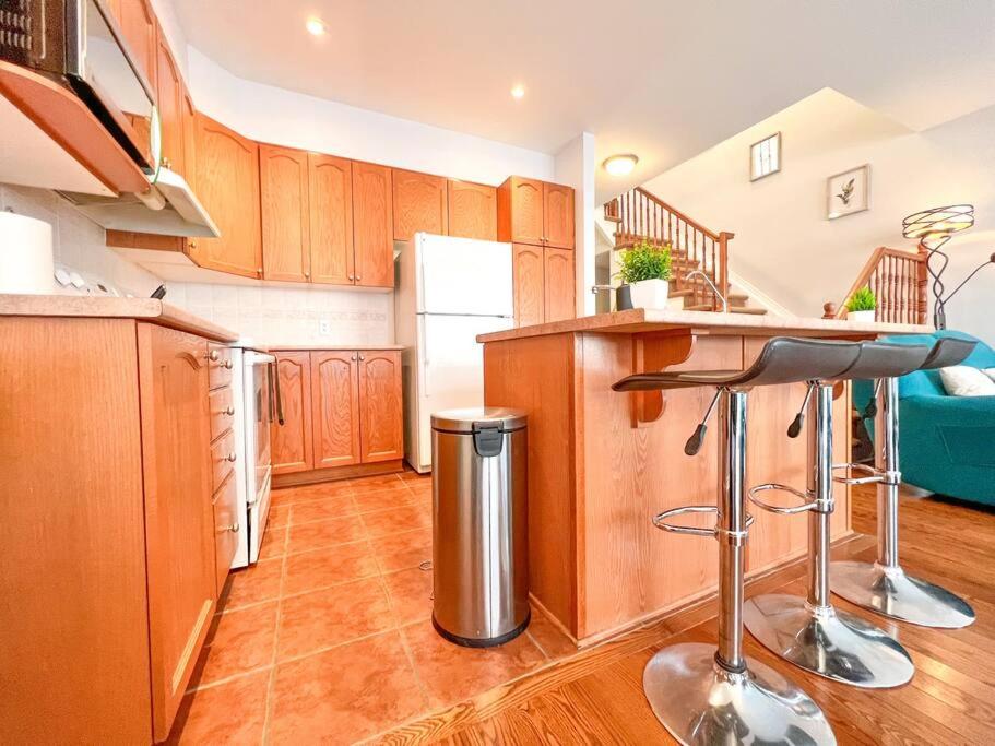 Central Charming 3 Bed Townhome photo 2