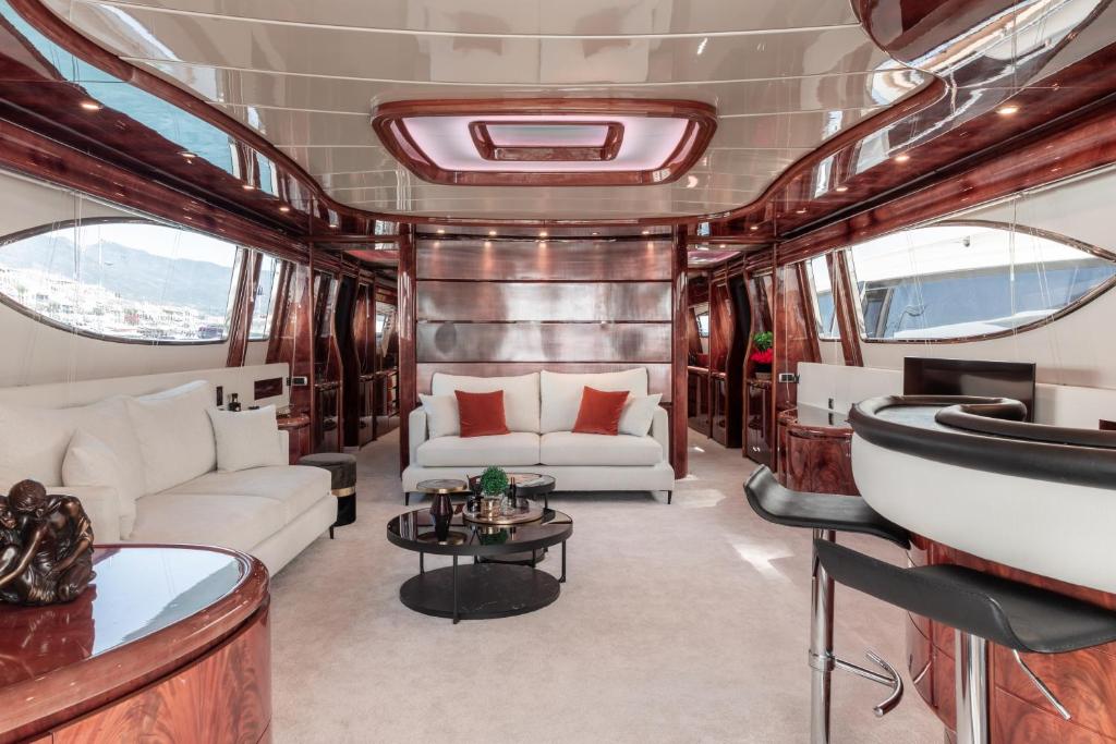 Super Yacht Located in Puerto Banus photo 1
