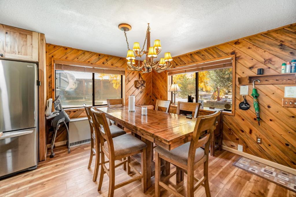Brown Bear Cabin photo 3