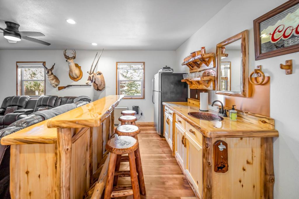 Brown Bear Cabin photo 4