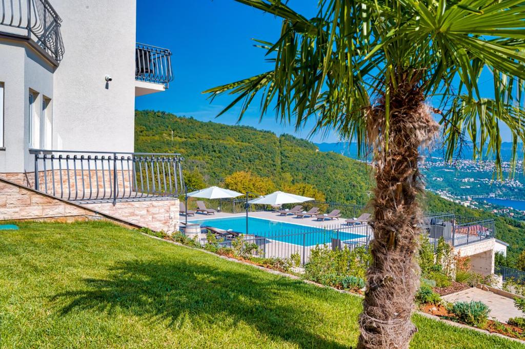 Villa Esarjo with Heated Pool and Sea View photo 1