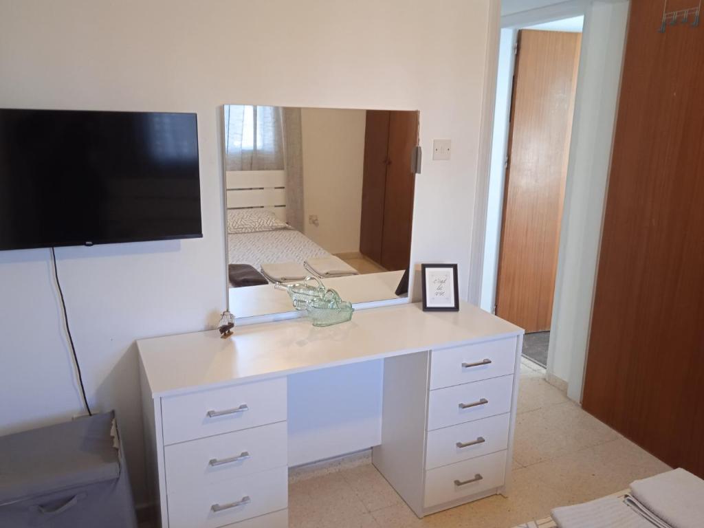 Larnaca, Pervolia 1 bedroom seaside apartment photo 3