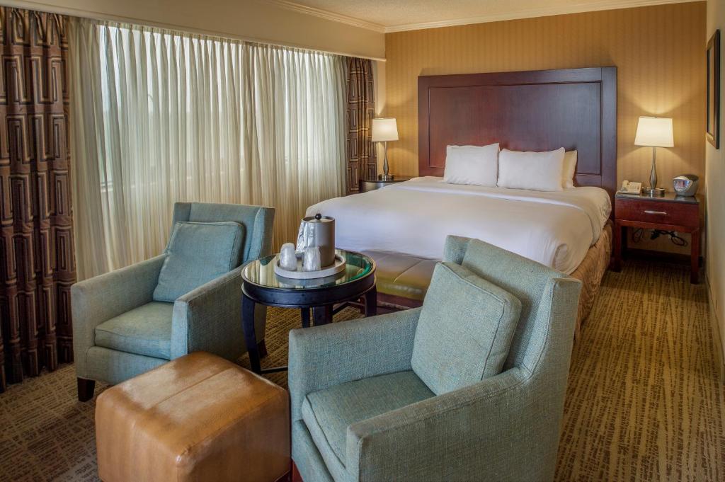 Crowne Plaza Hotel St. Louis Airport, an IHG Hotel photo 4