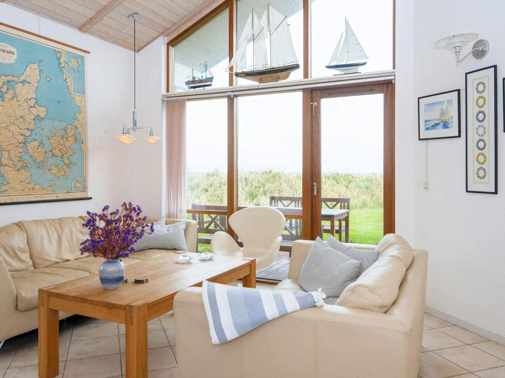 Three-Bedroom Holiday home in Ulfborg 5 photo 4