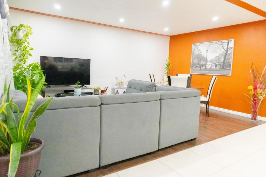 Cozy Private Room-Your Perfect place in Hamilton photo 3