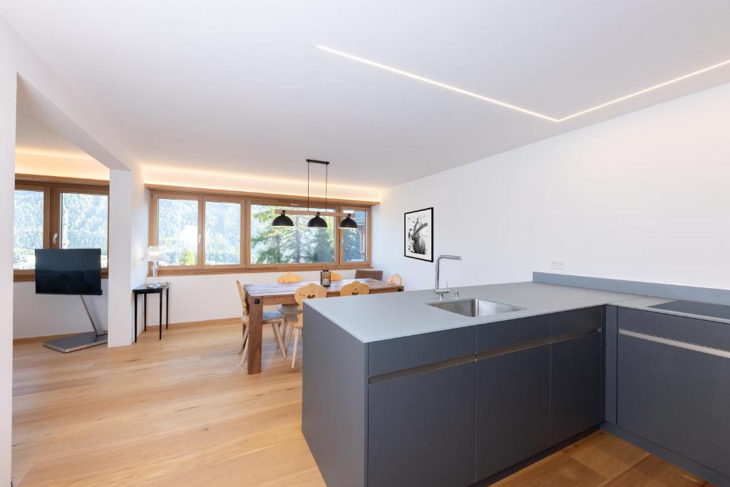 New! Exclusive Apartment 3min to Chantarella Bahn photo 4
