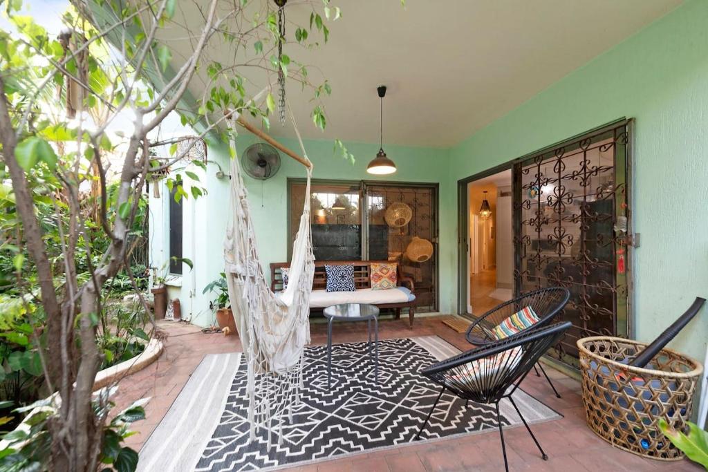 The Enchanted Garden - Breezy Tropical Allure