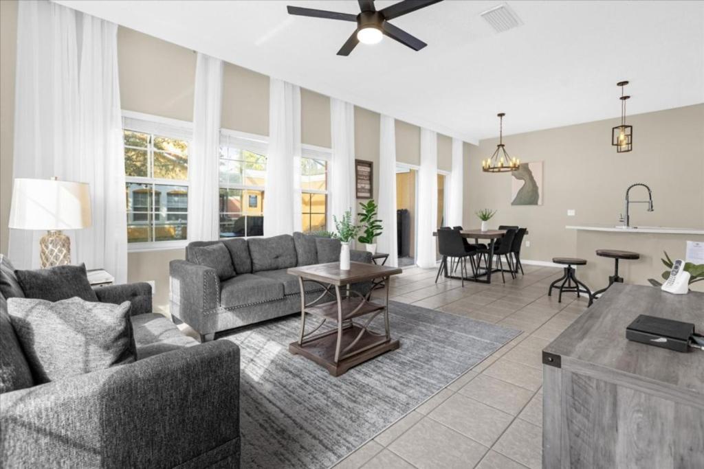 4 Bedrooms - 3 Bathrooms - Terra Verde 4725 Vb image