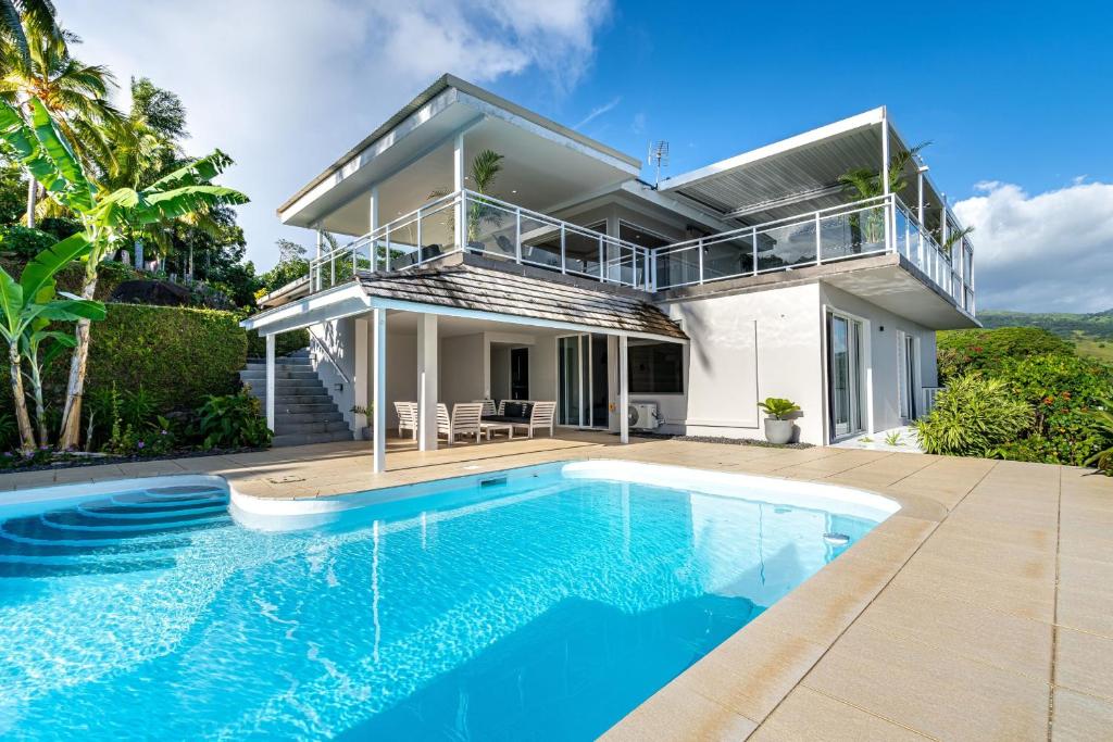 Toahotu estate one of a kind villa in Tahiti Iti pool and view - 15 pers